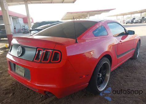 2014 Ford Mustang V6 z USA, uszkodzony, nr VIN 1ZVBP8AM1E5278224